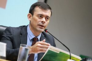 Após ultimato de Motta, governo admite ainda não ter alternativa a IOF