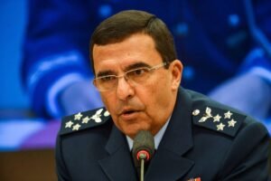 Baptista desmente Freire Gomes e confirma voz de prisão a Bolsonaro