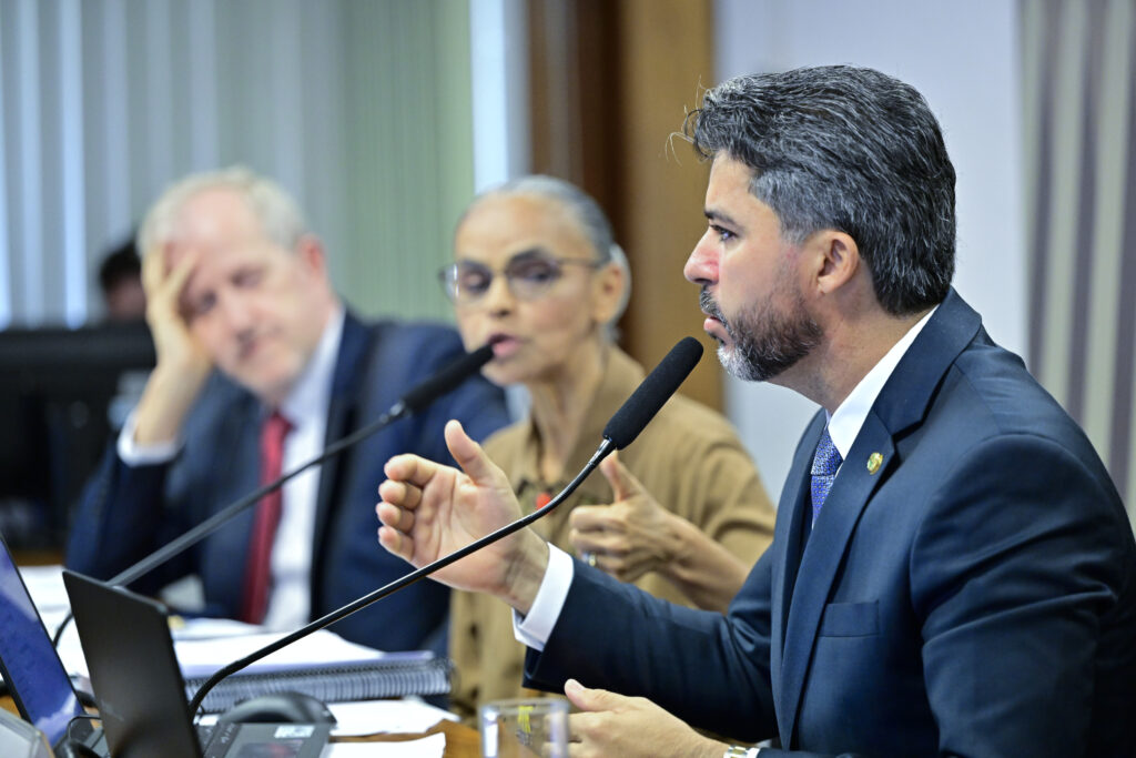 Bate-boca em audiência: Marina Silva se retira do Senado após embates com Omar Aziz e Marcos Rogério; assista