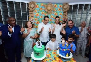 Bruno Reis reúne amigos, familiares e lideranças políticas em celebração religiosa de aniversário
