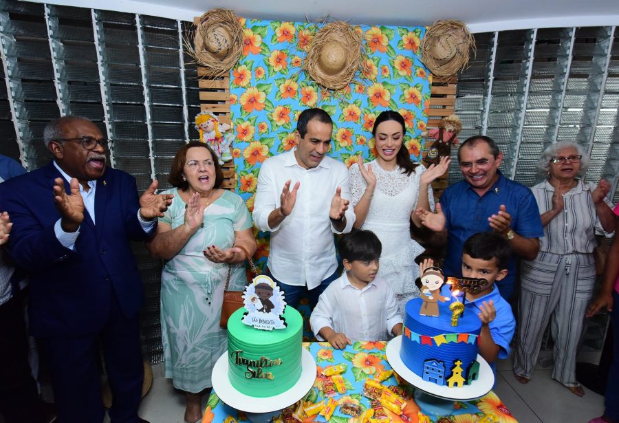 Bruno Reis reúne amigos, familiares e lideranças políticas em celebração religiosa de aniversário