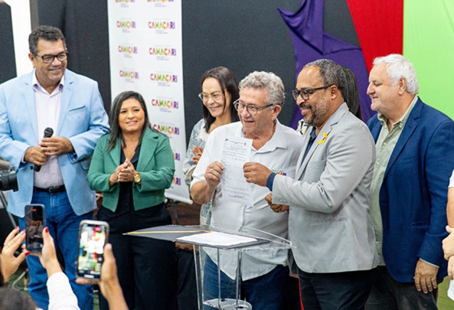 Caetano assina ordem de serviço do sistema emergencial de transporte público de Camaçari