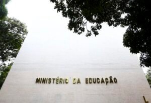 Decreto de Lula limita orçamento de universidades federais, que iniciam contingenciamento