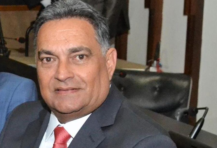 Deputado da base de Jerônimo critica secretaria do PSD em meio a disputa por votos com colega do partido em município sisaleiro