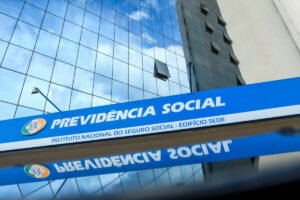 Escândalo dos descontos do INSS atinge pessoas ligadas a