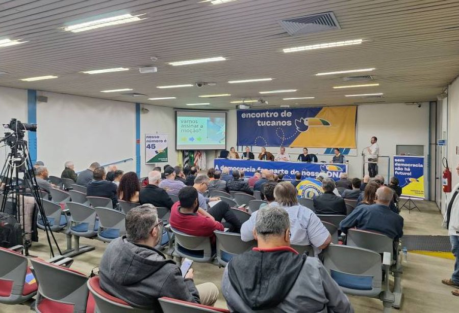 Filiados tentam preservar tucano e símbolos do PSDB em fusão com Podemos