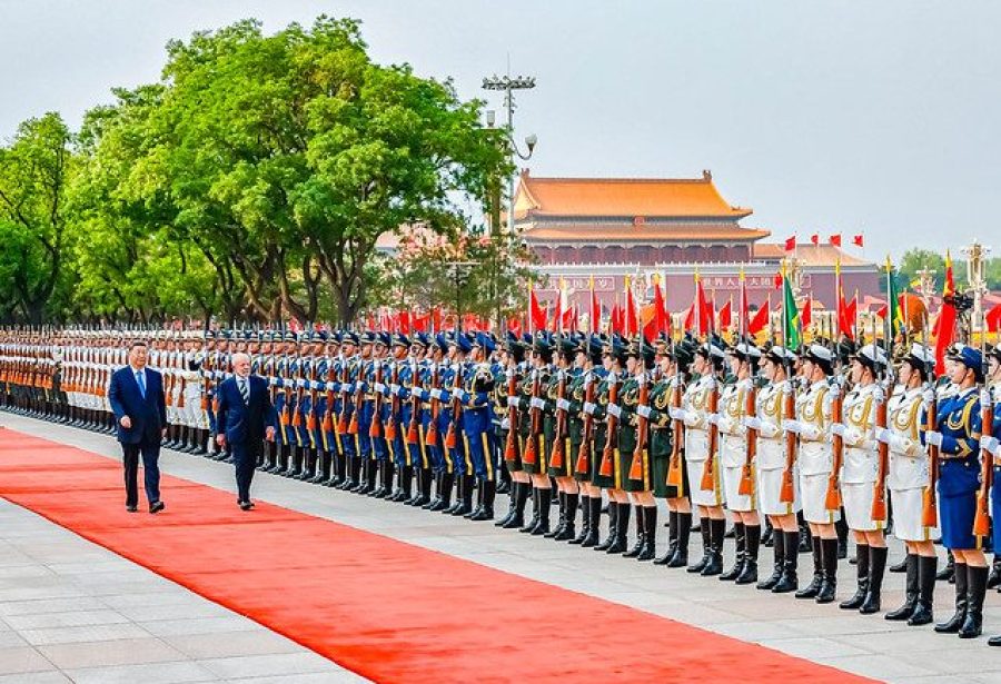 Governo levou ao menos 120 pessoas em viagens de Lula à Rússia e à China