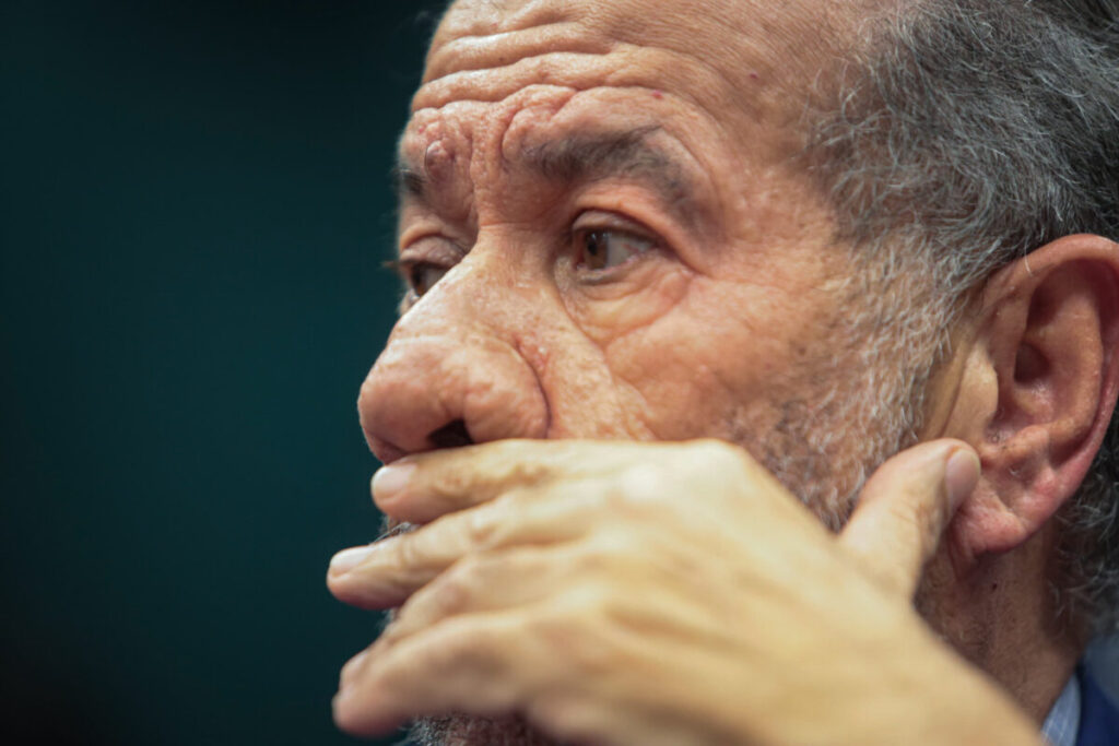 INSS: aliados dizem que Lupi vai pedir para deixar governo