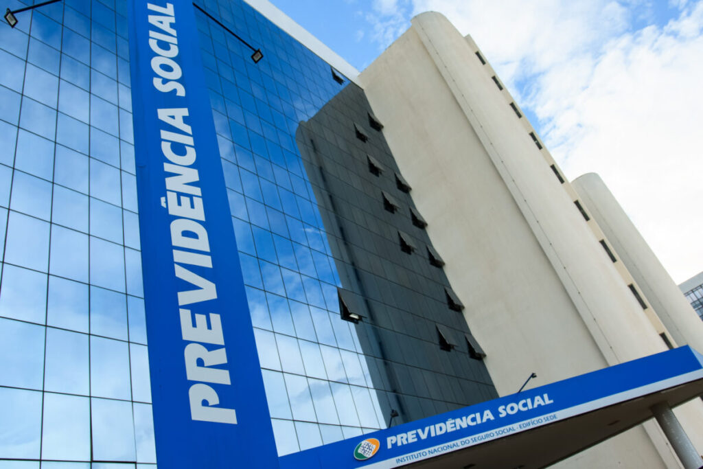 INSS: aposentados também relatam descontos de seguros não contratados