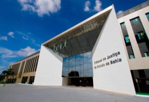 Justiça determina suspensão imediata de greve dos professores municipais em Salvador