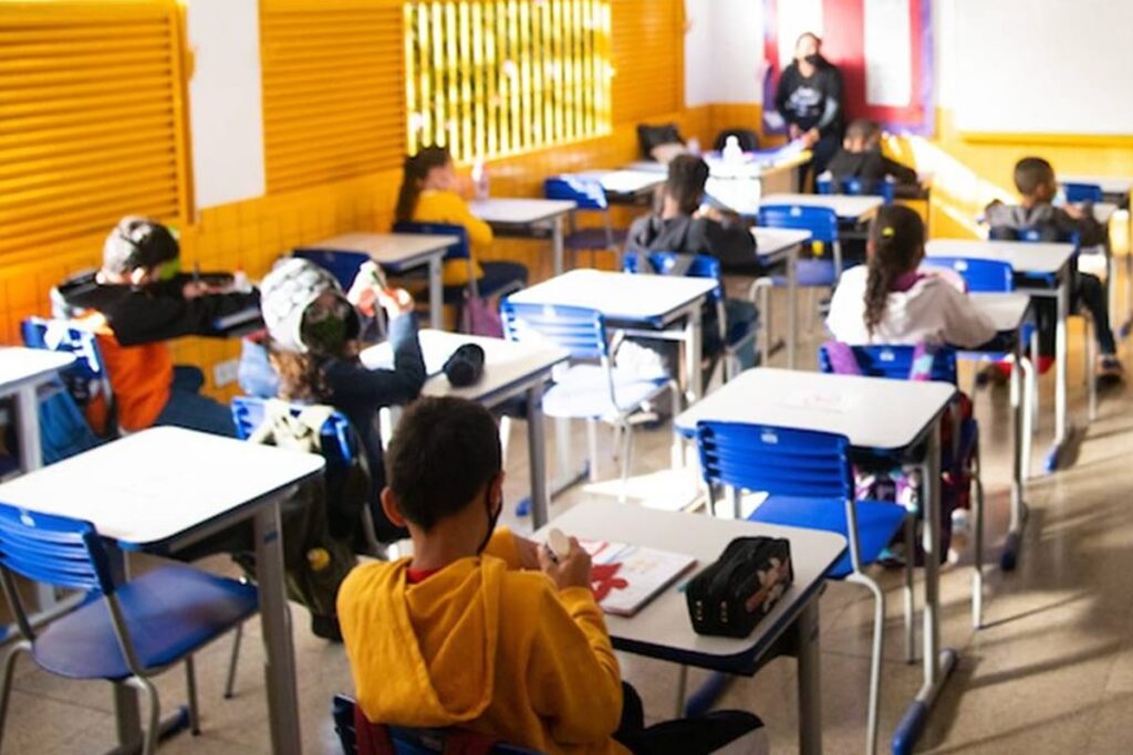 Justiça do DF determina multa de R$ 1 milhão ao Sinpro e corte no ponto de grevistas