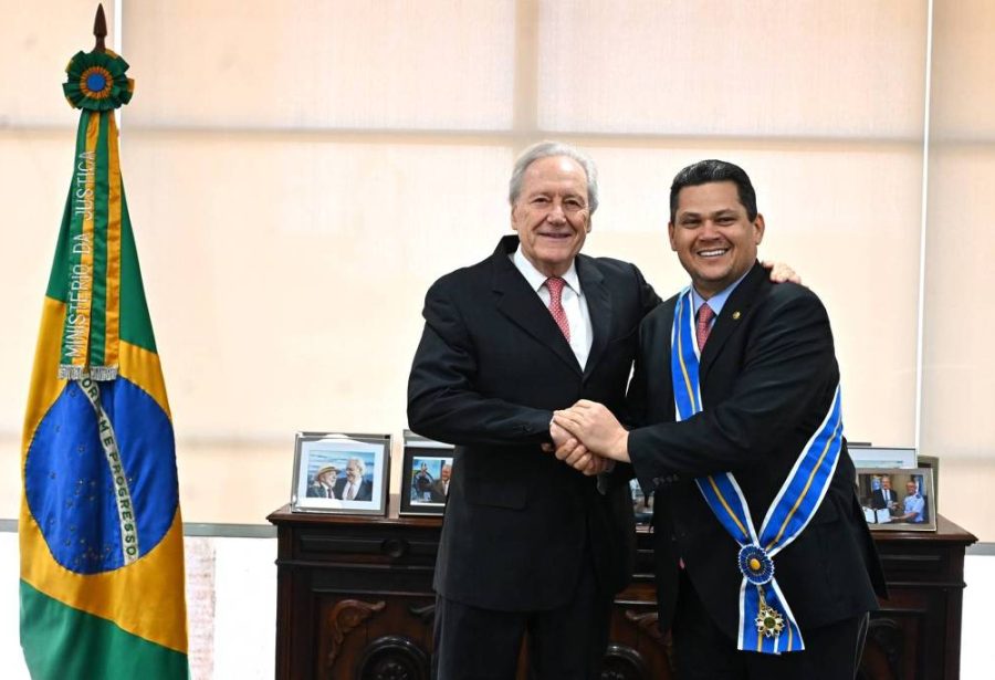 Lewandowski condecora Alcolumbre em meio a tramitação da PEC da Segurança