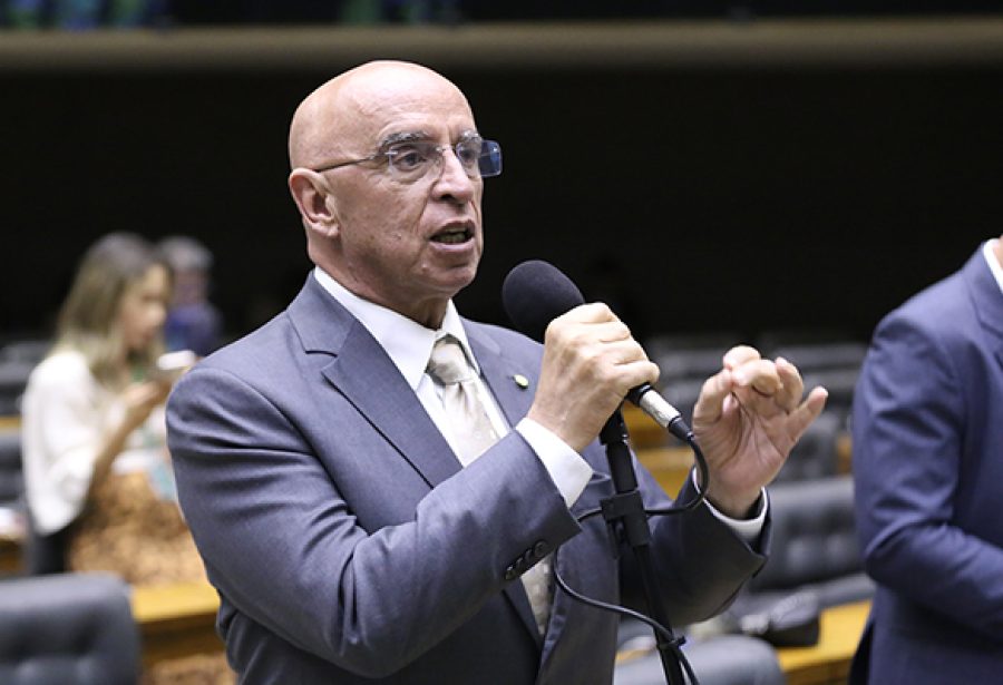 Líder do PDT critica governo Lula por tratamento dado a Lupi e ameaça com debandada