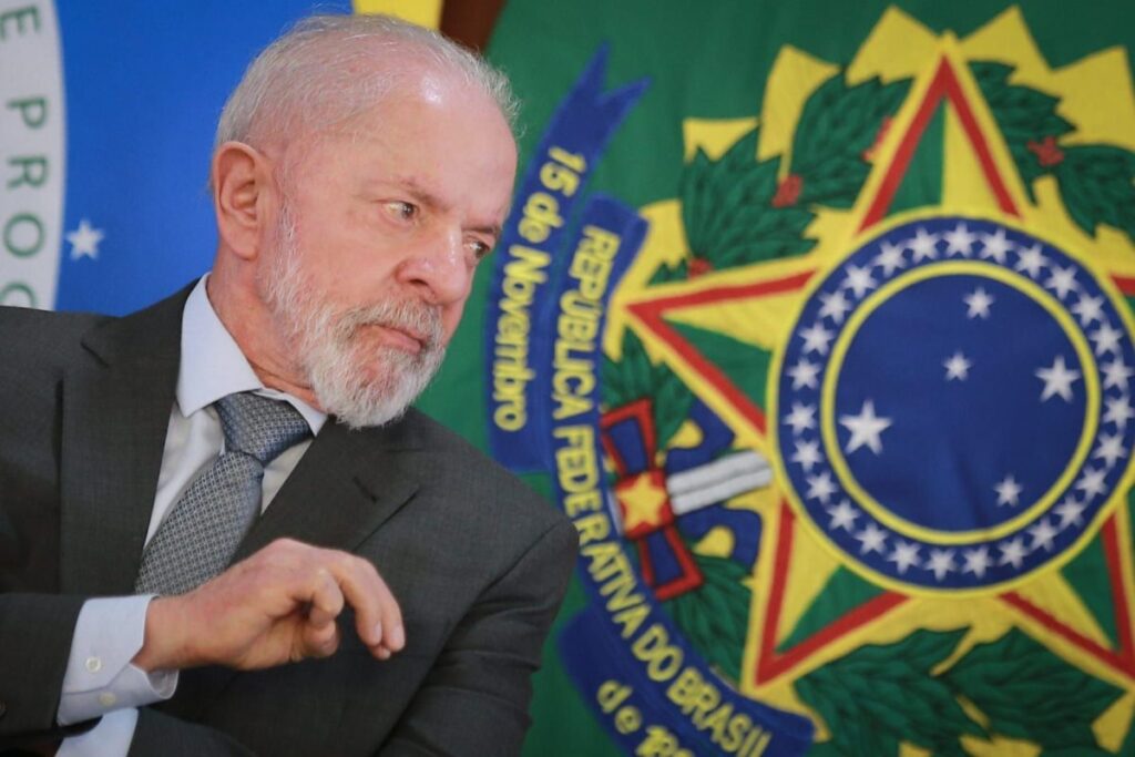 Lula orienta Itamaraty a reagir com firmeza à ameaça de Trump a Moraes