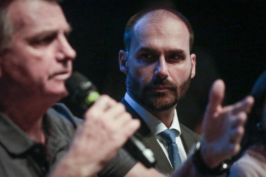 Moraes manda PF ouvir Bolsonaro em inquérito que investiga Eduardo