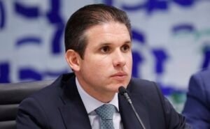 Na frente de Barroso, Motta cobra autocrítica de todos os poderes