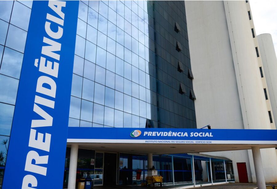 Plano de devolução de desconto indevido deve sair até a próxima semana, diz presidente do INSS