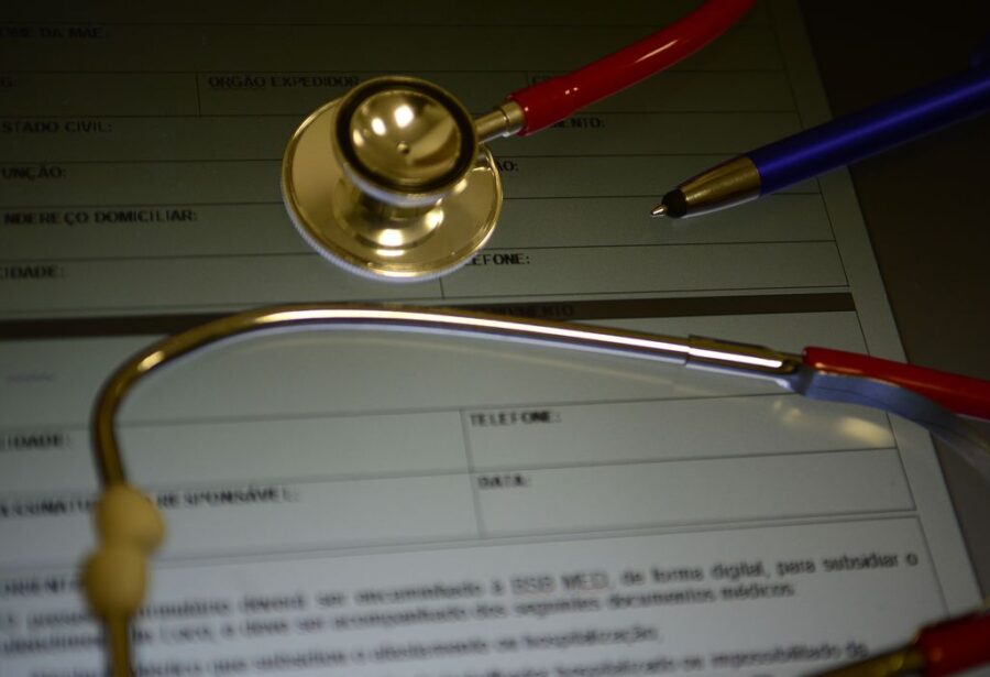 Reajuste de planos coletivos de saúde começa a valer em maio