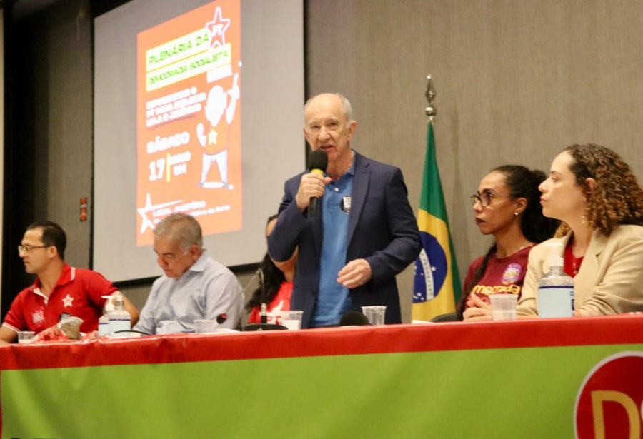 Rui Falcão defende PT mais forte na base e renovação interna durante plenária em Salvador