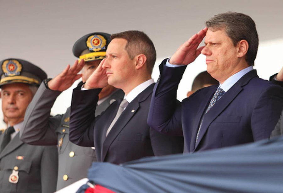 Tarcísio e Derrite têm noite de pré-campanha com líderes da centro-direita e recado a Lula