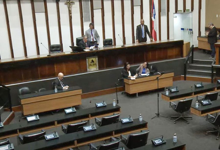 Com Ivana nos EUA, Assembleia tem sessão relâmpago de meio minuto e encerra atividade por falta de quórum