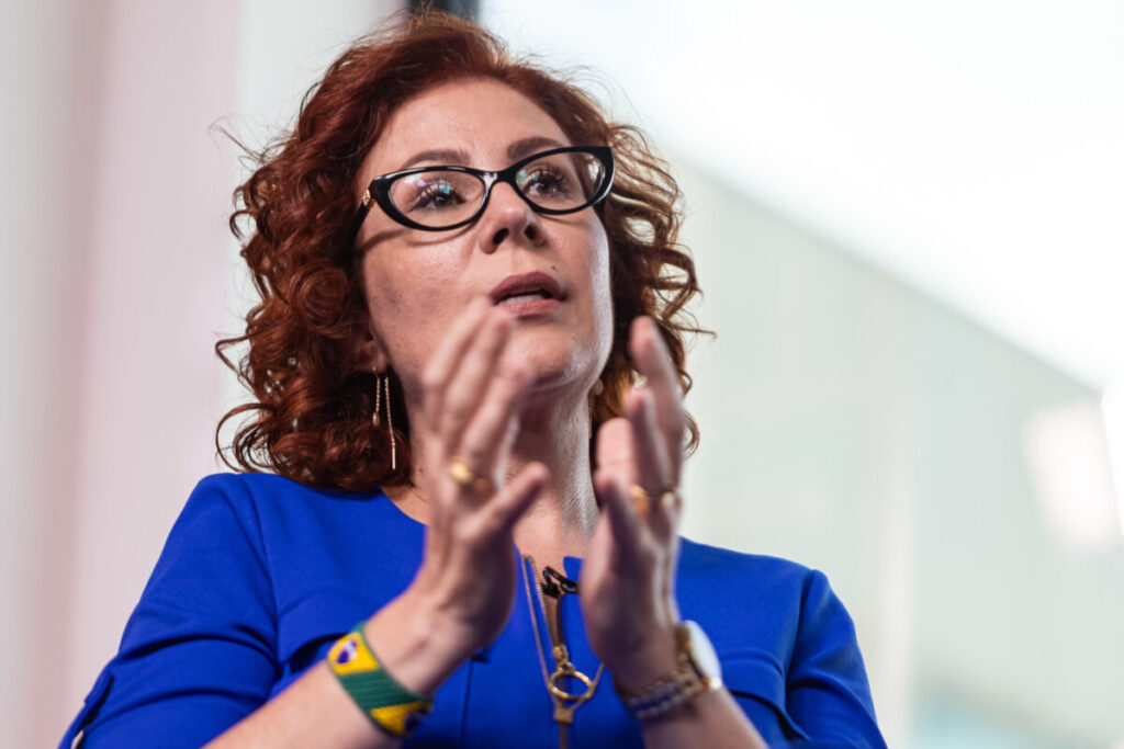 PGR pede prisão preventiva de Carla Zambelli após viagem ao exterior