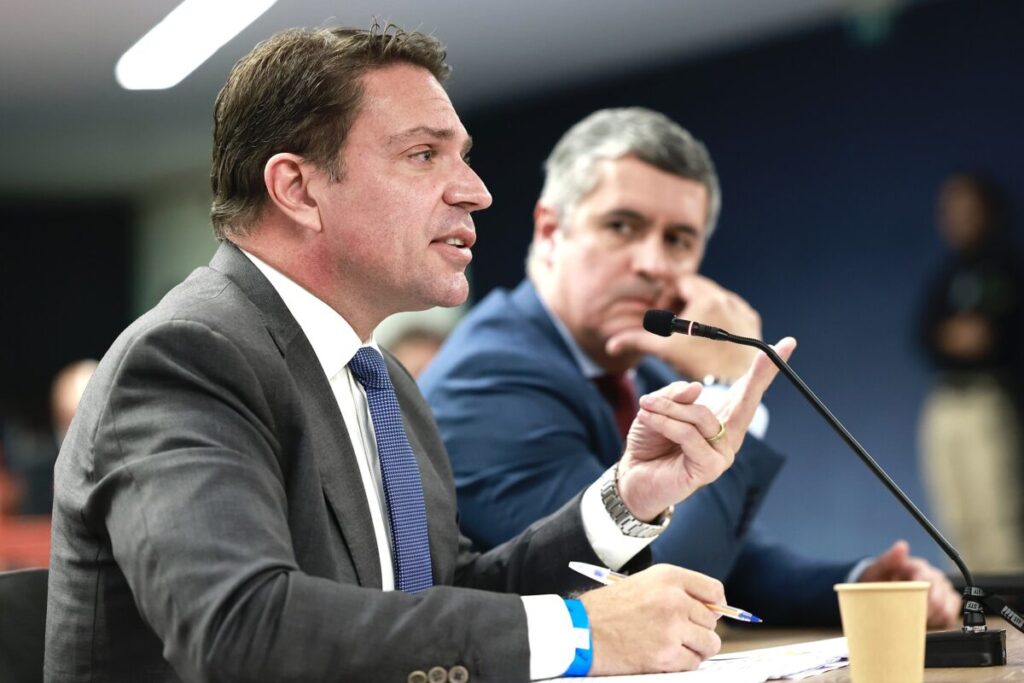 Após Cid, Moraes inicia interrogatório de Ramagem no STF. Siga