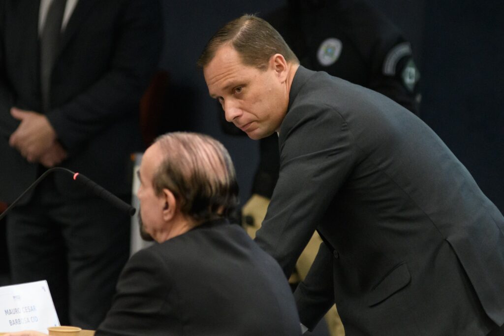 Cid diz que Bolsonaro enxugou minuta e ordenou prisão de Moraes