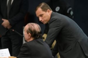 Cid diz que Bolsonaro enxugou minuta e ordenou prisão de Moraes