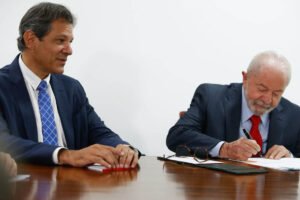 Governo publica MP e decreto para compensar recuo na alta do IOF