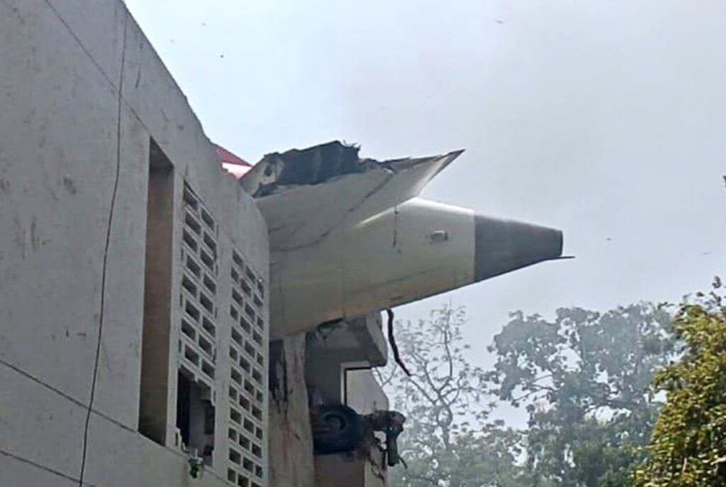 Polícia confirma 204 mortos e 41 feridos após queda de avião na Índia