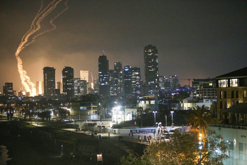 Israel diz que Irã “passou dos limites” e pagará por "atos hediondos"