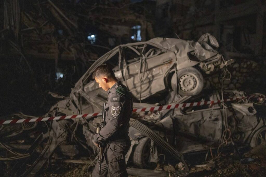 Irã faz novo ataque e lança onda de mísseis balísticos a Israel