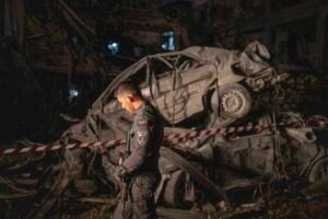 Irã faz novo ataque e lança onda de mísseis balísticos a Israel