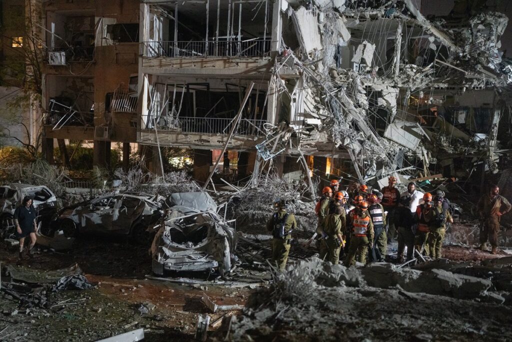 Troca de ataques entre Irã e Israel aumenta tensão no Oriente Médio