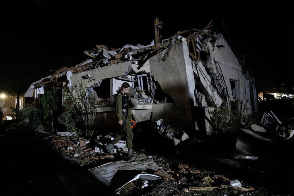 Israel mata chefes militares do Irã, que responde com nova ofensiva