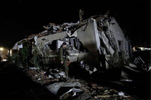 Israel mata chefes militares do Irã, que responde com nova ofensiva
