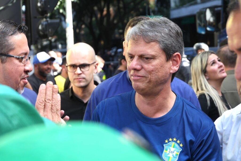 Tarcísio ataca governo Lula e diz que "o Brasil não aguenta mais o PT"