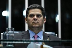 Alcolumbre cria CPMI para investigar fraudes dos descontos do INSS