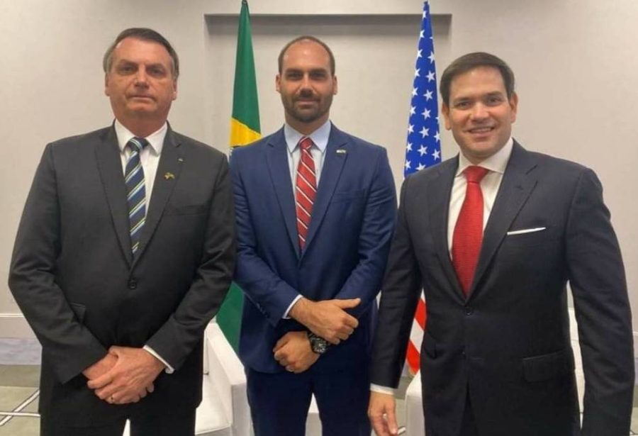 Atuação de Eduardo Bolsonaro nos EUA preocupa ala bolsonarista