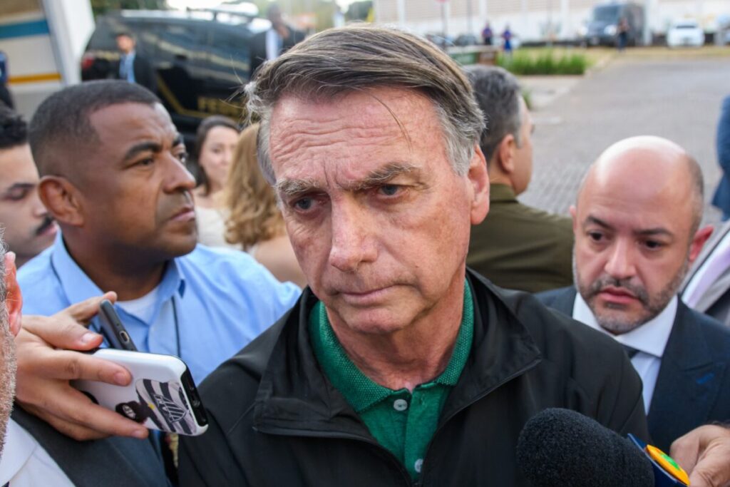 Bolsonaro admite reunião com autoridade dos EUA, mas omite teor