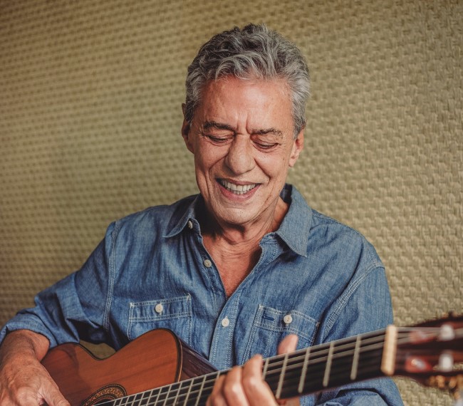 Chico Buarque passa por cirurgia de hidrocefalia no Rio de Janeiro