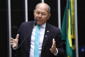 Chrisóstomo avisa governo: "O que enviar com mais impostos vai perder"