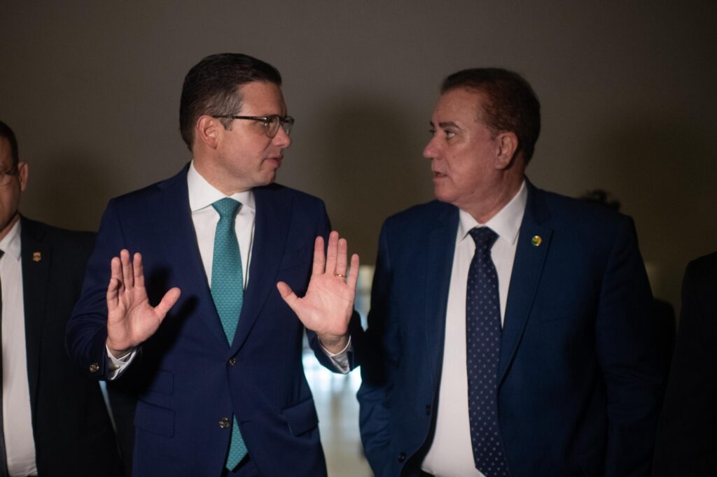 Decisão de Motta de votar IOF pega governo e até oposição de surpresa