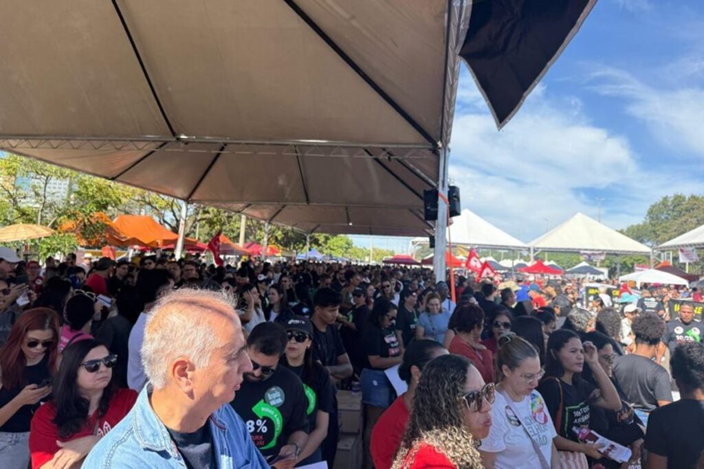 Greve: TJDFT mantém multa de R$ 1 mi e corte de ponto de professores