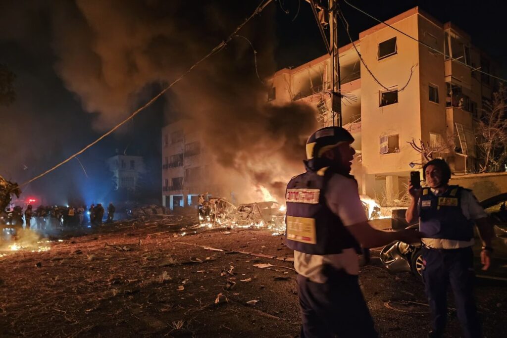 Irã e Israel intensificam conflito, apesar dos apelos internacionais