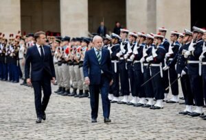 Lula e Janja são recebidos por Macron e Brigitte em Paris