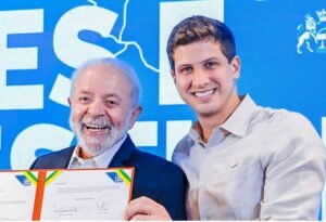 Lula elogia PSB e fala em eleger senadores em 2026 contra ‘muvuca’ da extrema direita