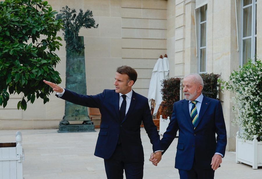 Macron pede inclusão de cláusulas-espelho para acordo UE-Mercosul