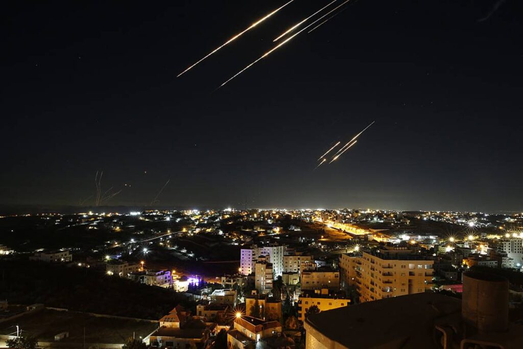 Militares dos EUA estão preparados para agir no Irã, diz secretário